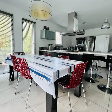 Tatil Evi Maison Familiale Au Coeur D'hasparren, 2 Chambres, 2 Salles D'eau, Jardin Cloture, Animaux Acceptes - Fr-1-495-131